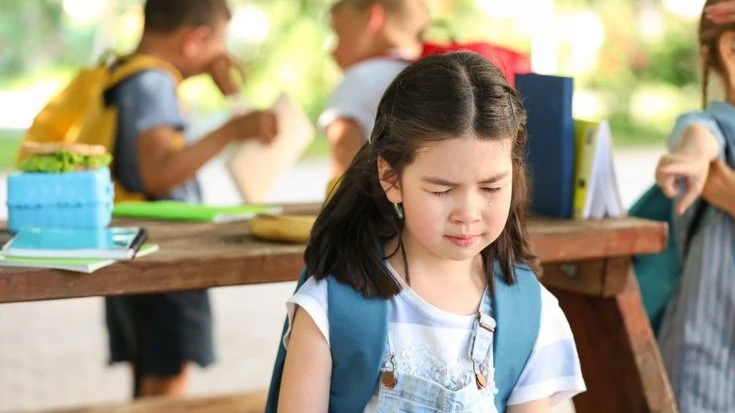 girl crying having trouble adjusting to school